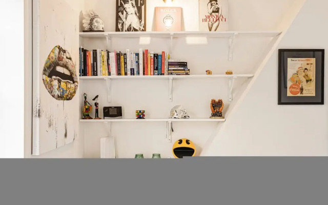 Stylish 1BR Kensington Home With Balcony