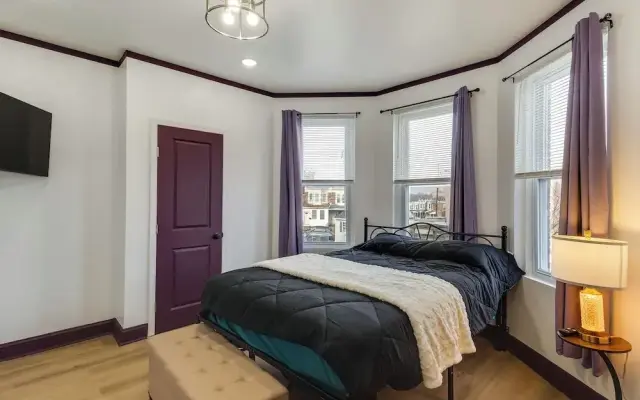 7 Mi to Lincoln Financial! Charming Philly Apt