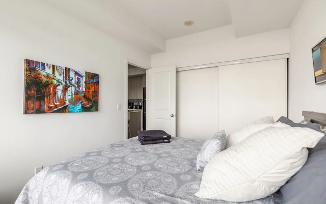 Stylish 1BR Condo Trendy King East
