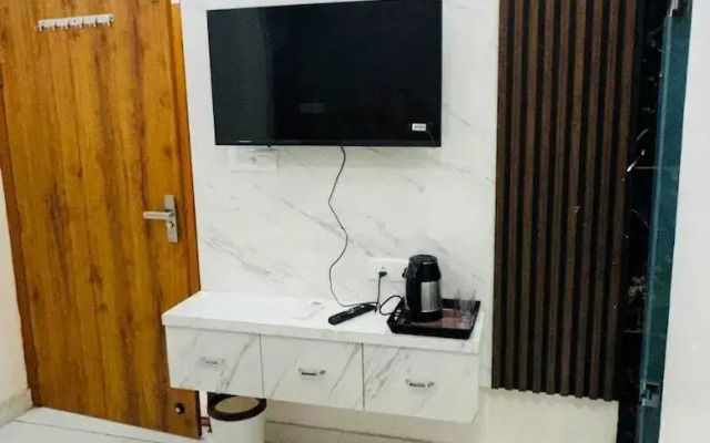 R3 Hotel