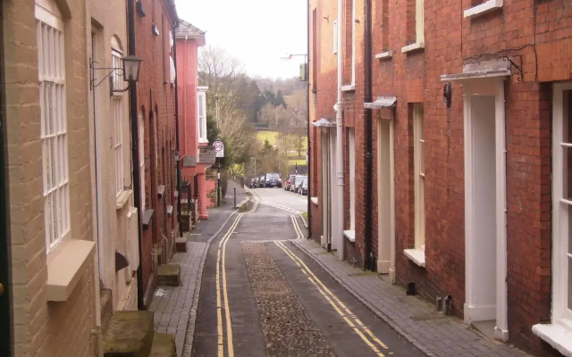 19 Upper Linney