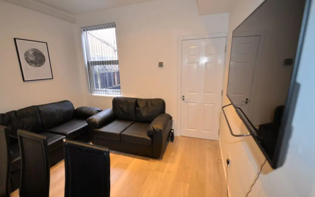 Contemporary Holiday Home in Coventry Near Fargo Village