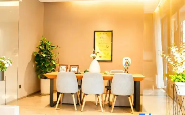Homeinn Hotel (Mianzhu Nanjing Avenue New World Commercial Plaza)
