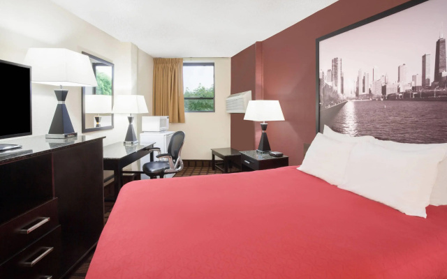 Super 8 by Wyndham Chicago IL