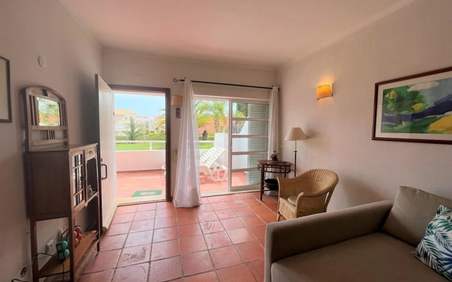 Vilamoura Typical 1 With Pool by Homing