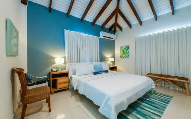 Blue Makini Villa in Noord