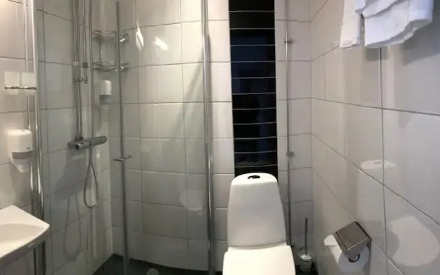 Отель Dagnys Motel 1 Эребру