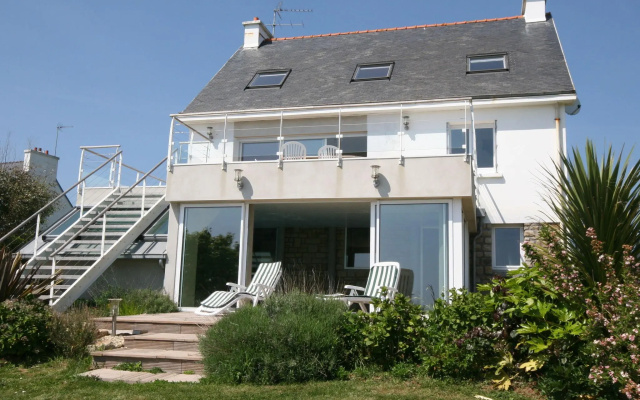 Modern Villa in Clohars-Carnoët with Private Swimming Pool