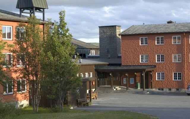 Отель Roros Hotell вид на фасад