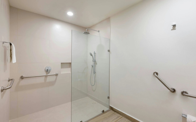 Courtyard By Marriott Cancun Airport