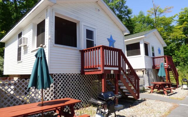 Weirs Beach Motel And Cottages In Laconia United States Of