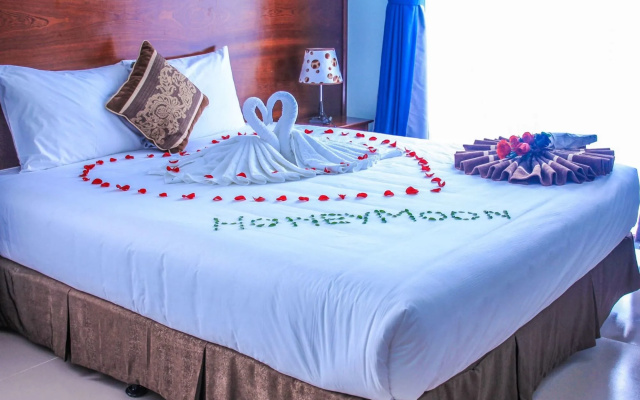 OYO 153 L&M Hotel