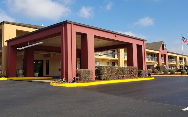 Quality Inn Pelham I-65 exit 246 in Pelham, United States of America from 95$, photos, reviews - zenhotels.com hotel front