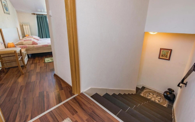 Stunning Home in Vizinada With Wifi and 2 Bedrooms