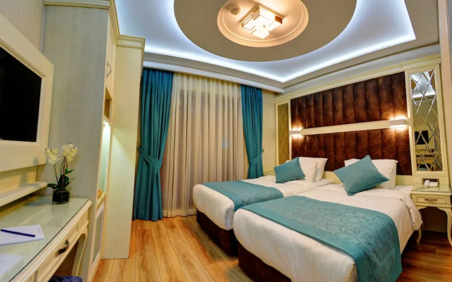 Novelty Hotel