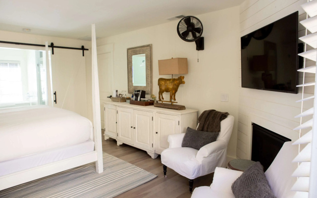 Farmhouse Inn