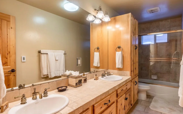 Wooded Luxury at Tahoe Donner by RedAwning