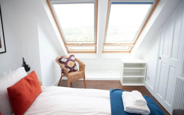 Splendid 3 Bedroom House Near Roman Bath