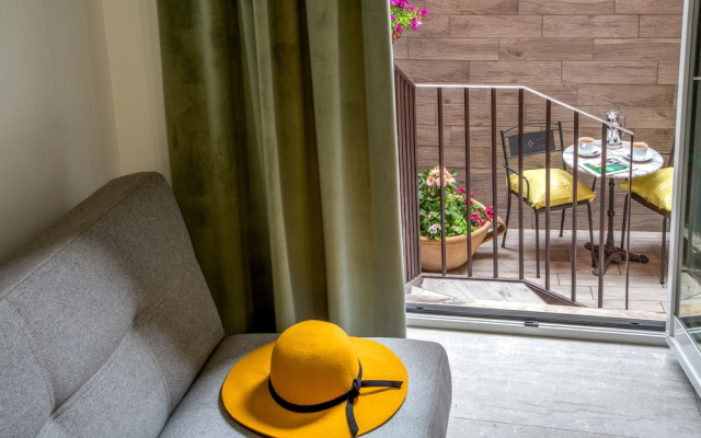 GCF Luxury Suites, Guest House