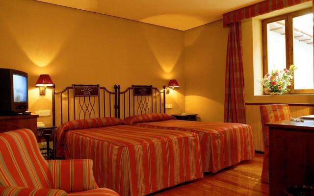 Отель Parador De Hondarribia Испания, Фуэнтеррабиа - отзывы, цены и фото номеров - забронировать отель Parador De Hondarribia онлайн комната для гостей