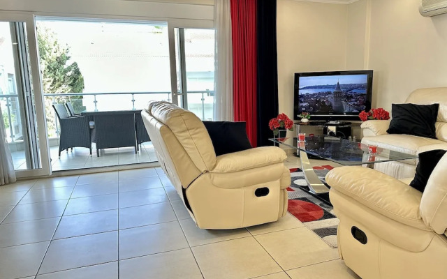 Wonderful 3 bed Duplex in Sought After Prime Community
