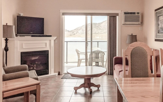 Desert Surfside Waterfront Accommodations