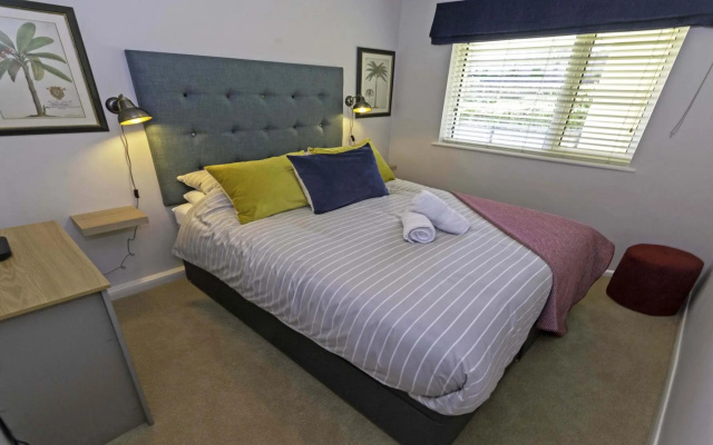 Clifton Court Apt 23 With Seaviews Heated Pool