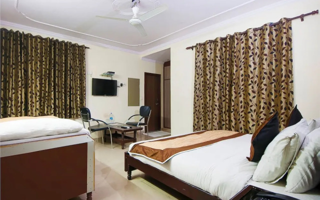 OYO 28126 Charanpahari Hotel