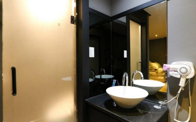 Foxy Hotel