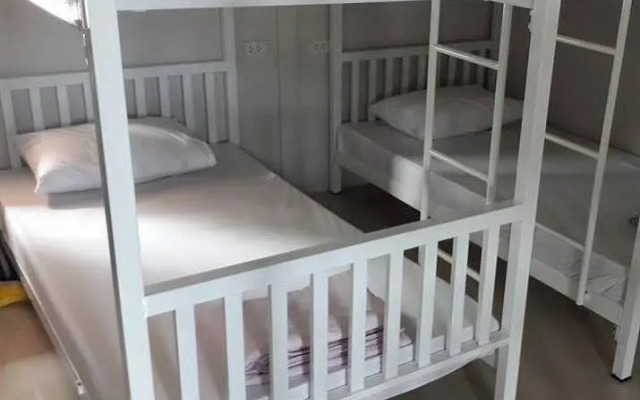 Stones Bar Dorm Rooms and Restaurant