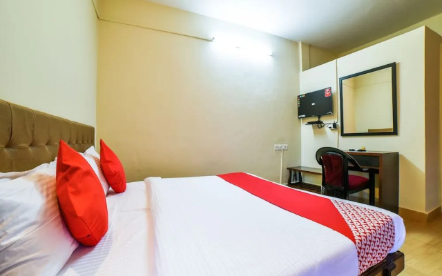 Oyo 28139 Hotel Empire