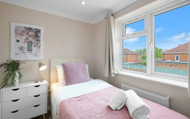 Stylish 4 Bedroom Home in Brightside Ave