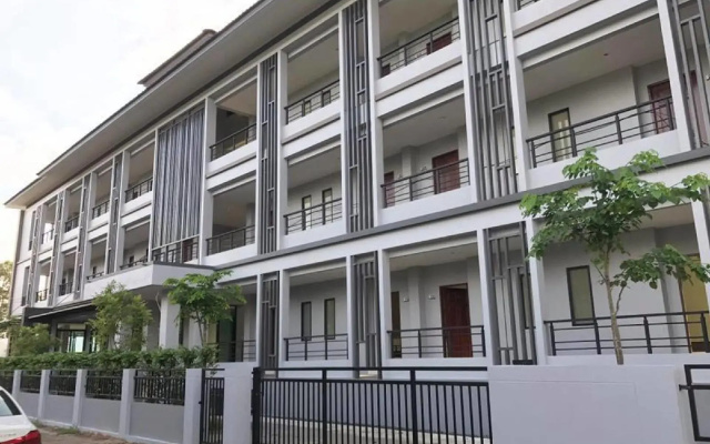 Parisa Place Hotel