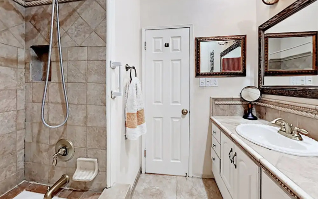 Charming Lake Balboa - 3 Br Home