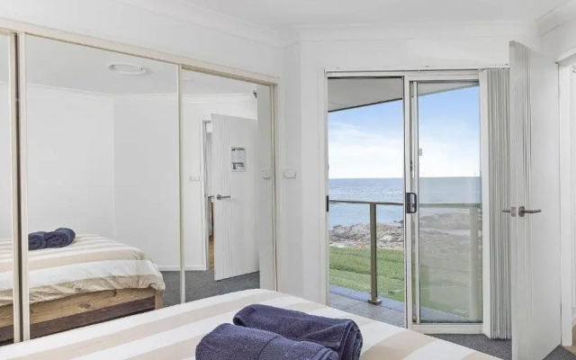 Absolute Waterfront @ Anna Bay
