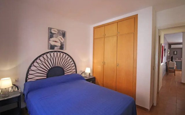 Apartment in Empuriabrava Near Sandy Beach