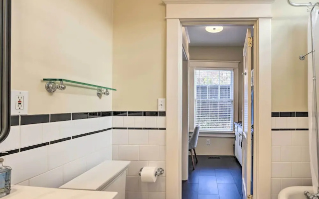 Bright Apartment 3 Mi to Downtown Birmingham!
