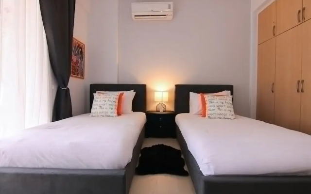 Queens Garden Residence Staycom