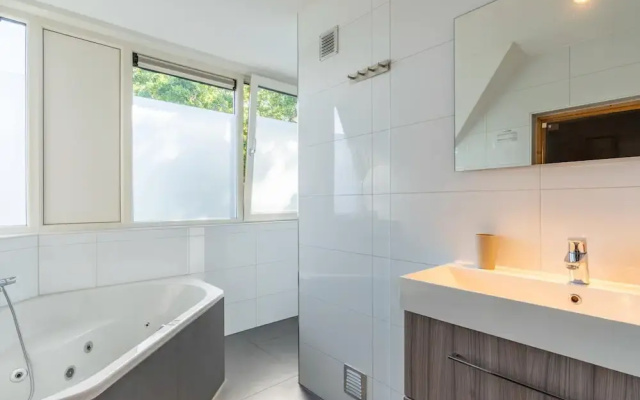 Luxury 8-person Holiday Villa