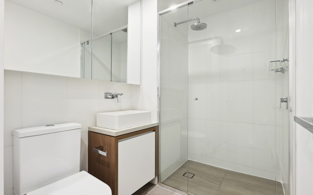 Chic 1-bedroom Apartment With Pool