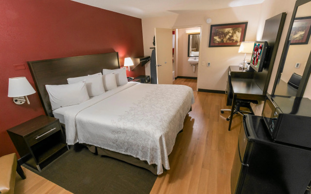 Red Roof Inn PLUS+ Statesville