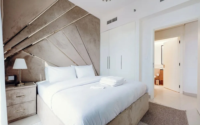 Stayis-Luxury 1 BR with City SkylineView