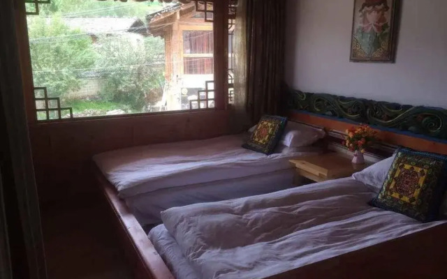 Yueliang Zhishang Hostel