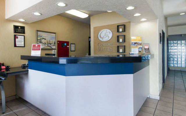 Comfort Suites University
