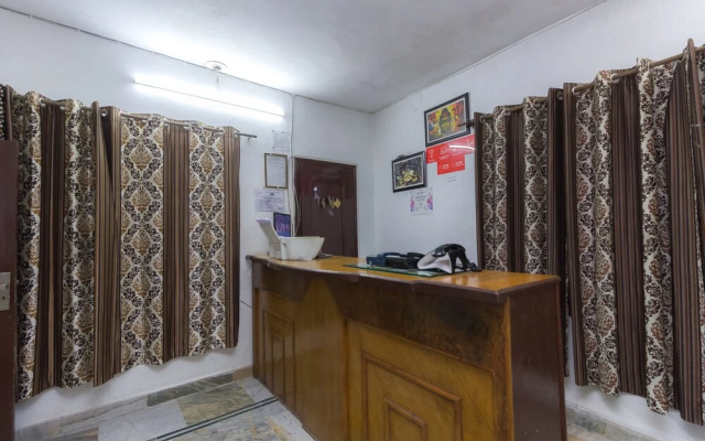 OYO 8951 Hotel Royal Regency