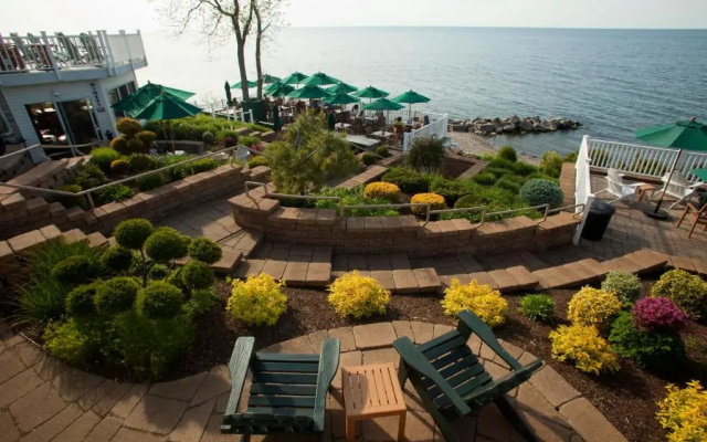 The Lakehouse Inn