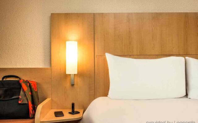 Отель Ibis Paris Montmartre Париж комната для гостей