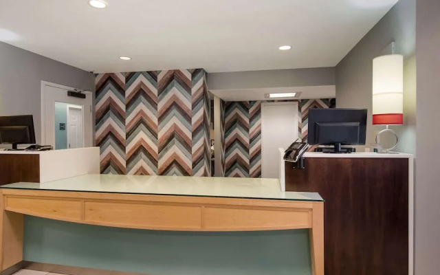 Candlewood Suites Omaha