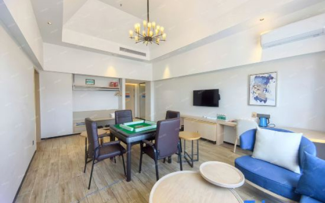 Yecheng Douhao Hotel (Haikou Yehai Avenue Zhengfa College)