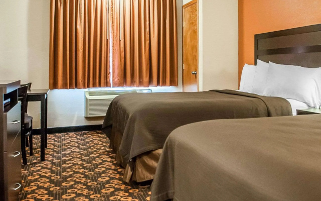Econo Lodge Inn & Suites Santa Fe South